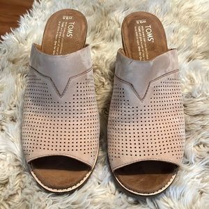 TOMS women’s sandals worn like new size 9.5